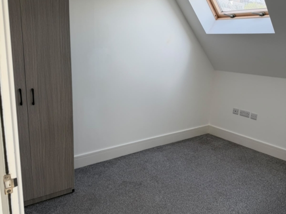 B 13 Brookhill Close