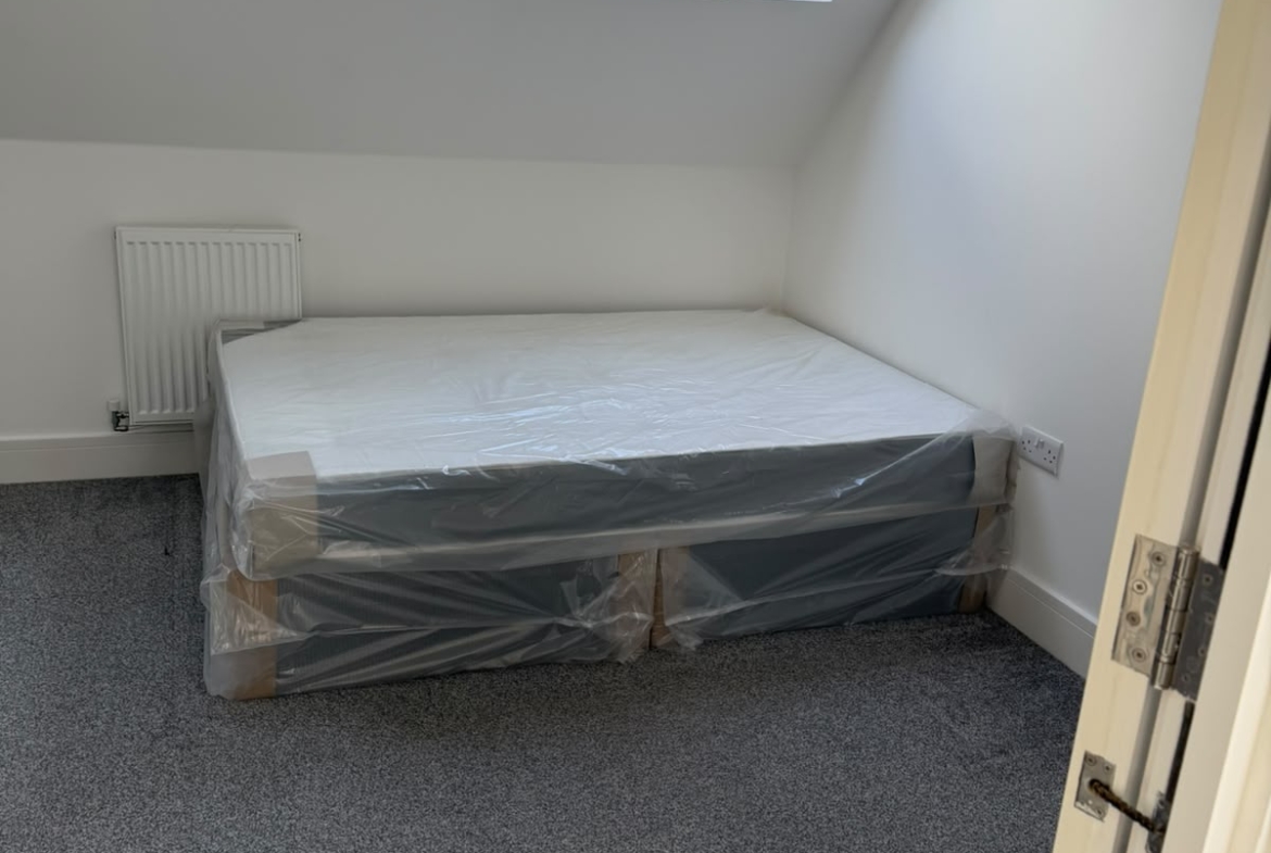 E 13 Brookhill Close