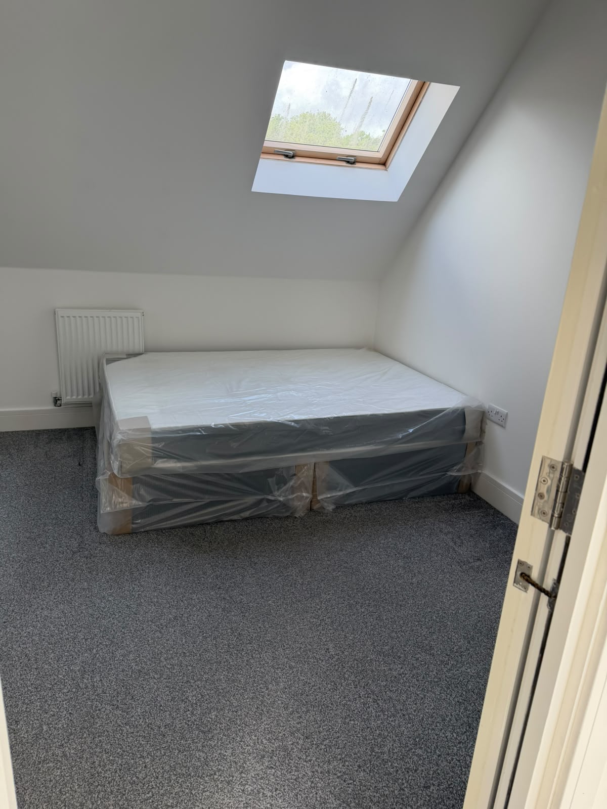 E 13 Brookhill Close