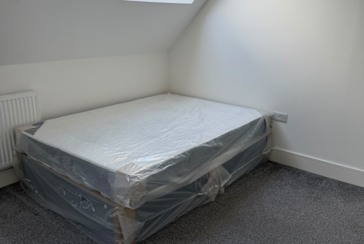 E 13 Brookhill Close