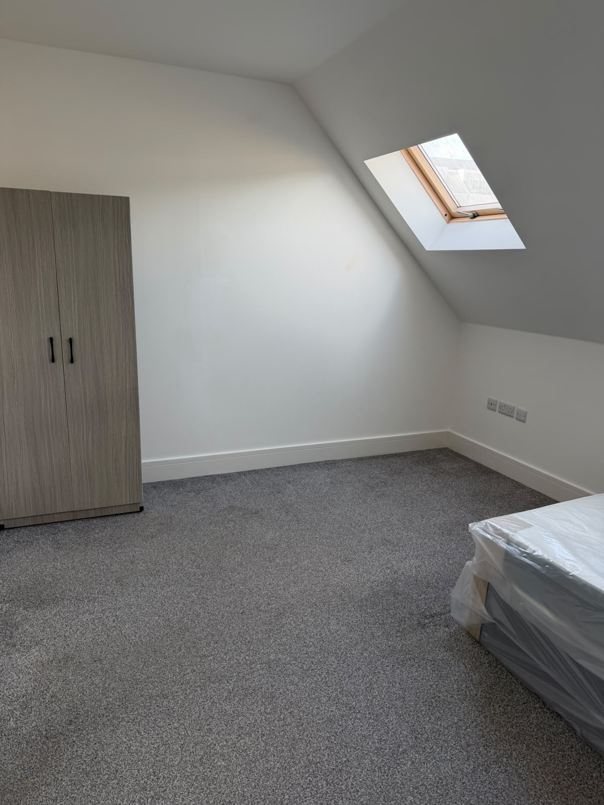 E 13 Brookhill Close