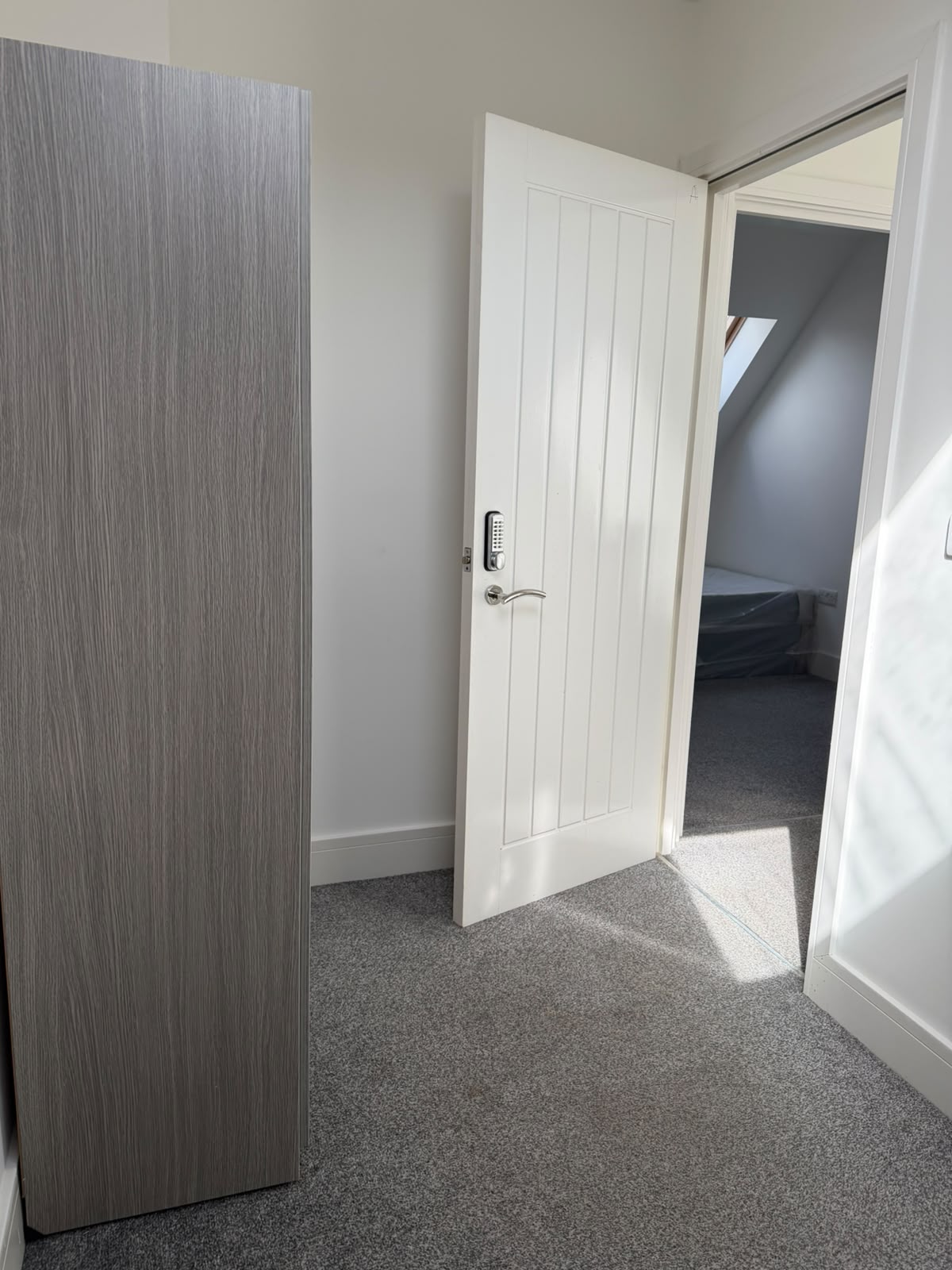 E 13 Brookhill Close