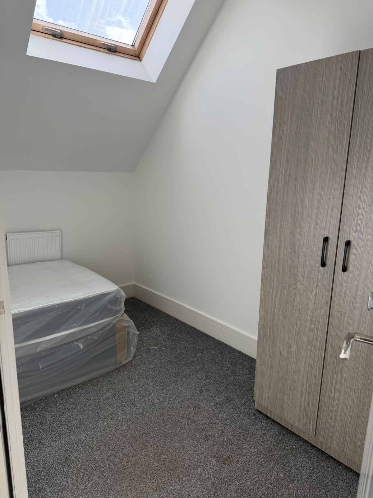 E 13 Brookhill Close
