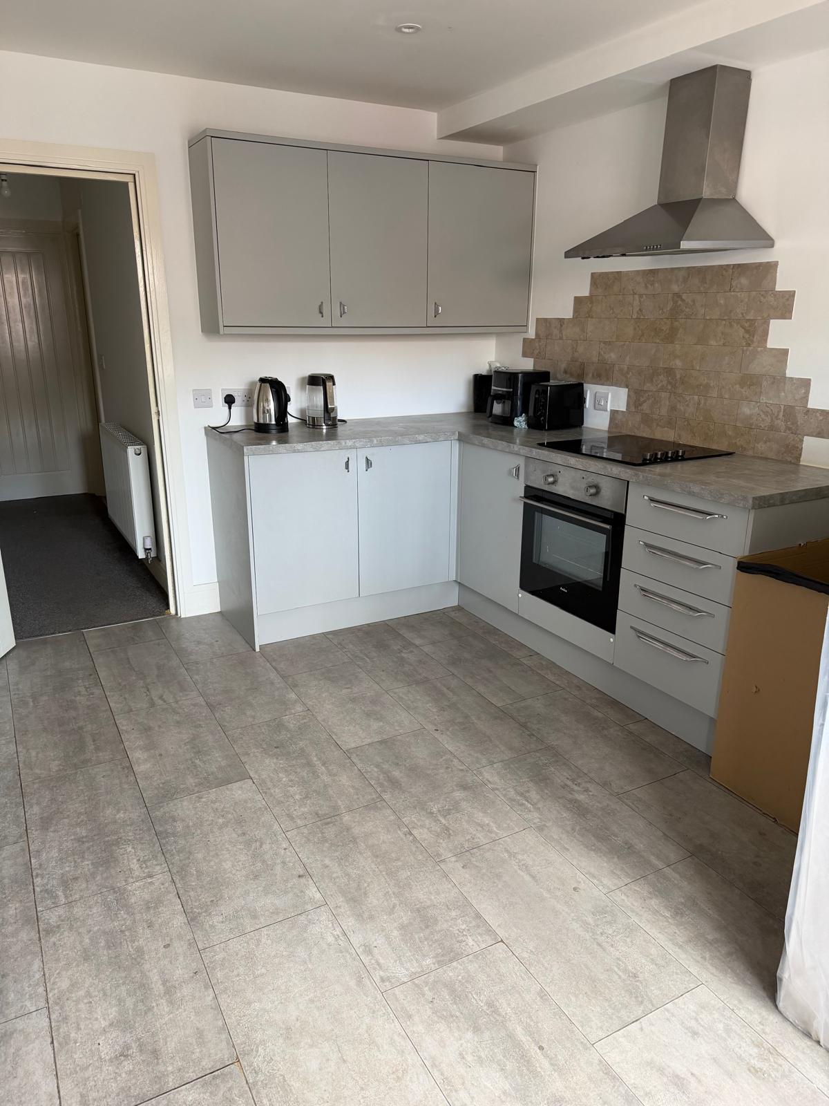 E 13 Brookhill Close