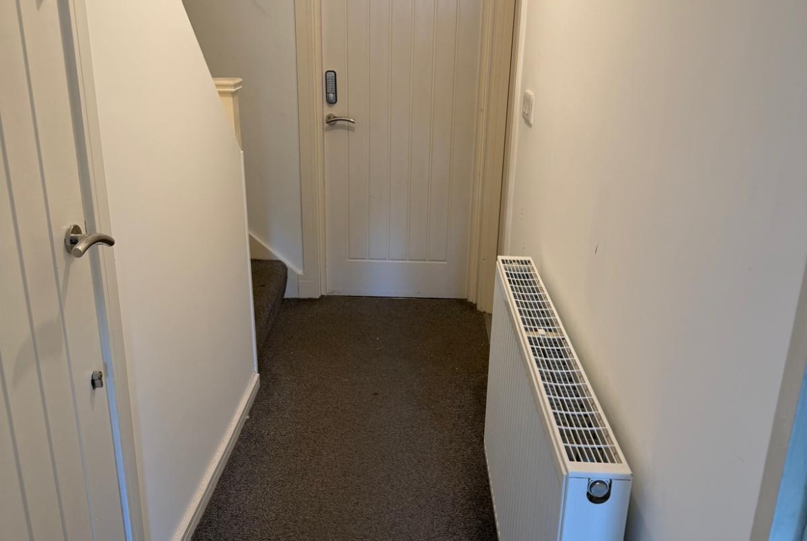E 13 Brookhill Close